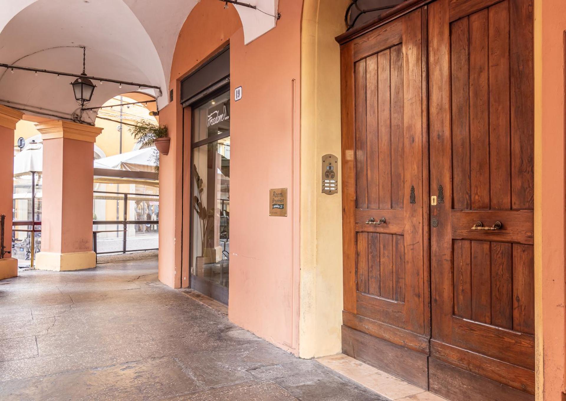 Room & Breakfast Canalino 21 Modena Bagian luar foto