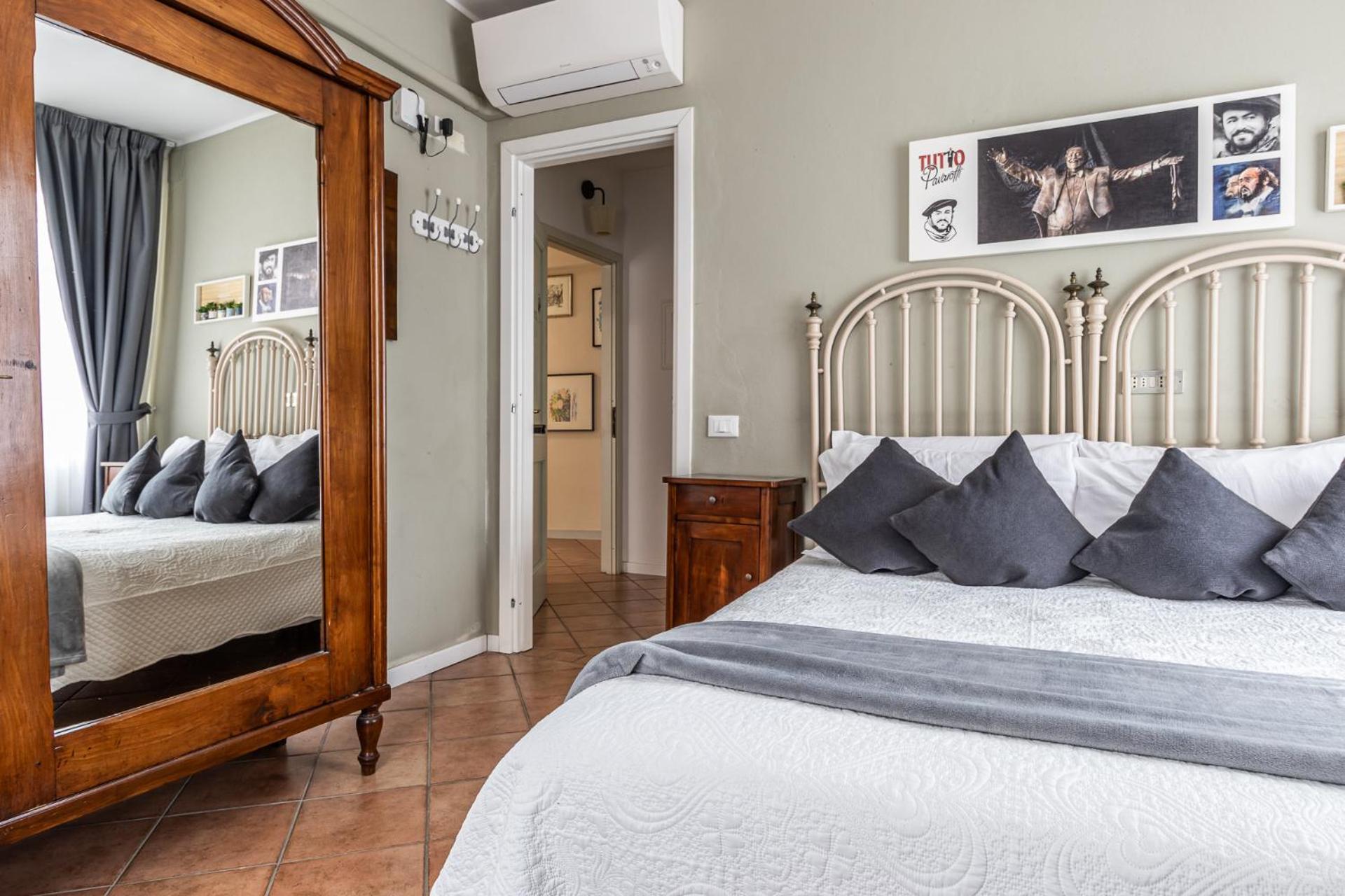Room & Breakfast Canalino 21 Modena Bagian luar foto
