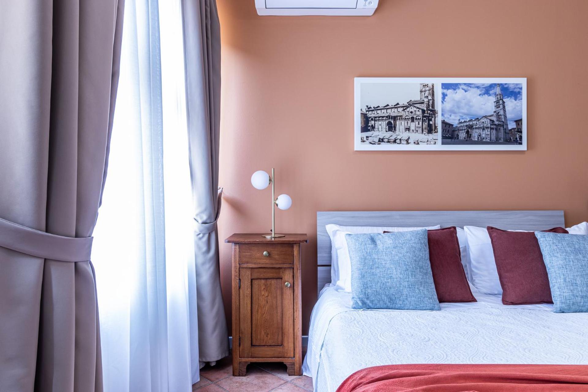 Room & Breakfast Canalino 21 Modena Bagian luar foto