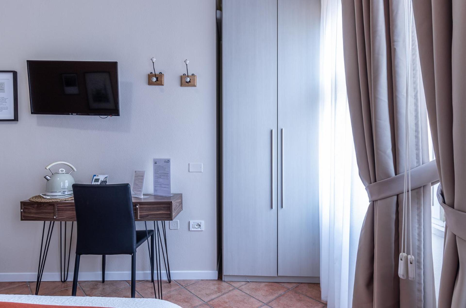 Room & Breakfast Canalino 21 Modena Bagian luar foto